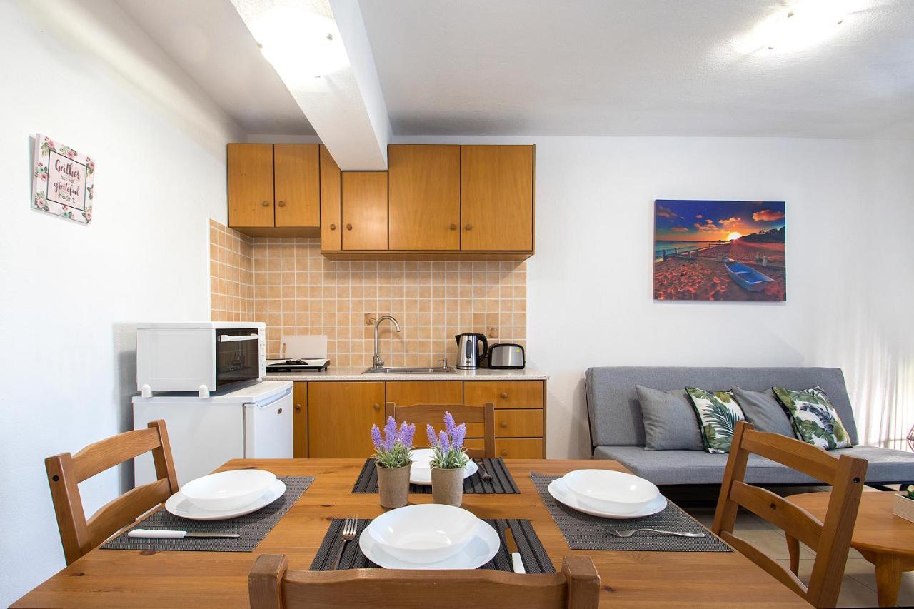 D & E Apartments スキアトスタウン エクステリア 写真