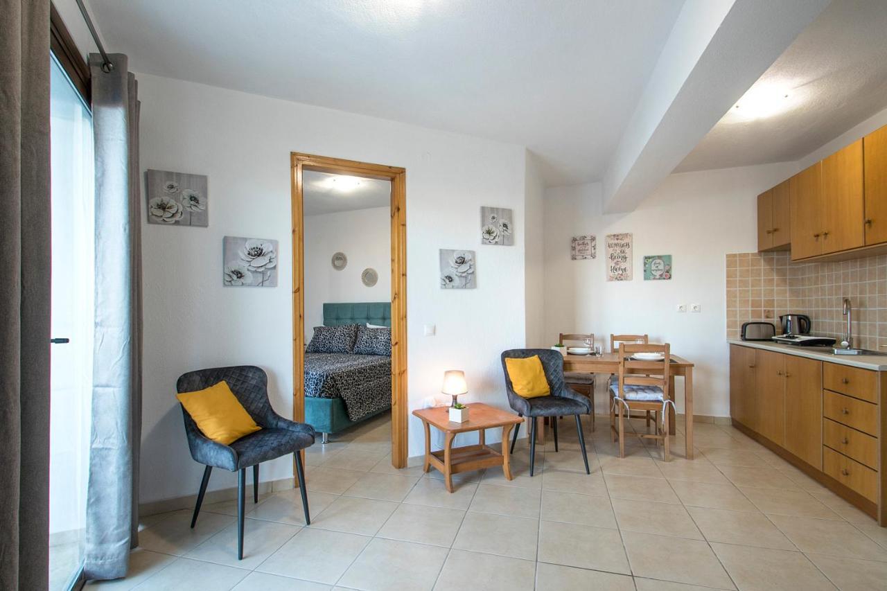 D & E Apartments スキアトスタウン エクステリア 写真